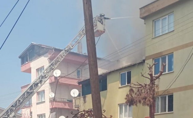 Yalova'da Yangın Dehşeti! Çatı Katı Küle Döndü!